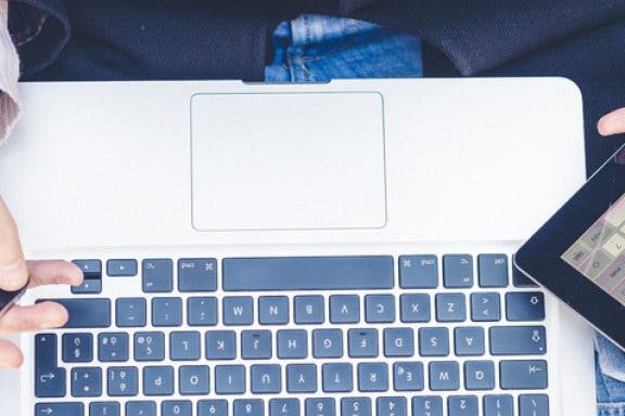 Image for article: How to Transfer Photos from Your iPhone to Your Computer Using AirDrop